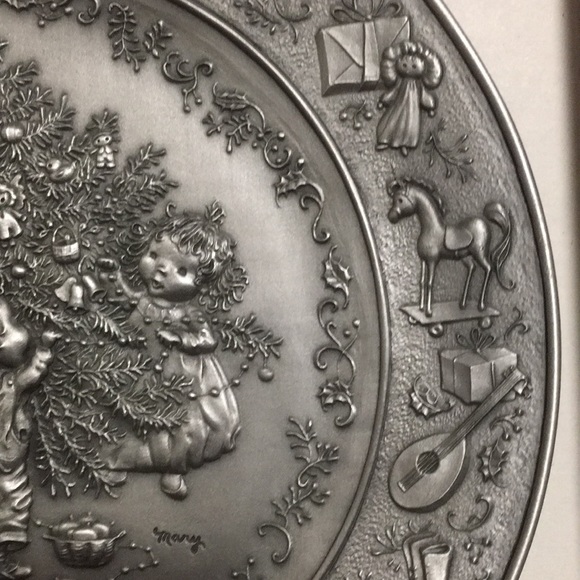 1983 Hallmark Pewter Christmas Plate - Picture 7 of 15